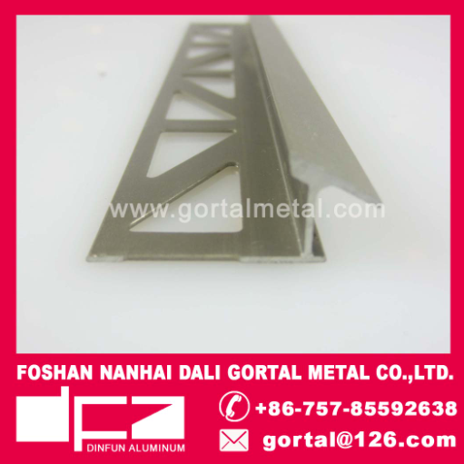 Aluminum extrued flooring tile strip