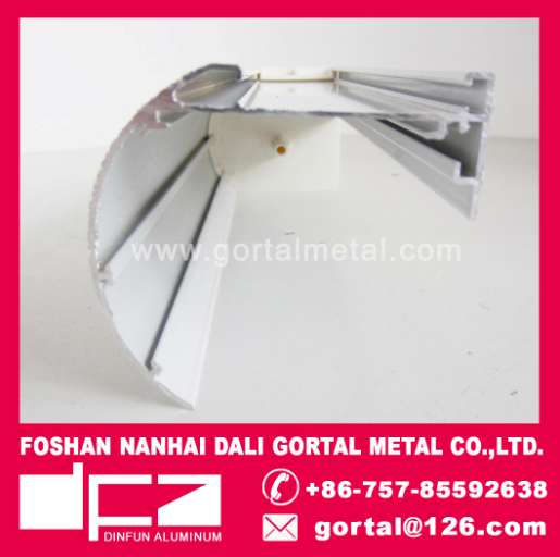 Aluminum curtain head track with accessory